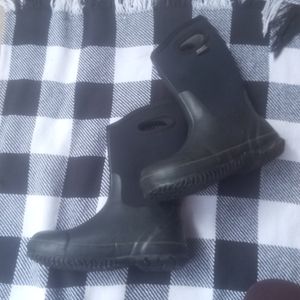 Bogs kids size 5